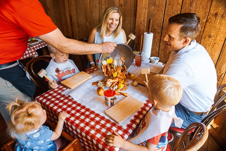 Seafood, Seattle, Crab Pot, family dining, seattle waterfront, Miner's Landing, Pier 57