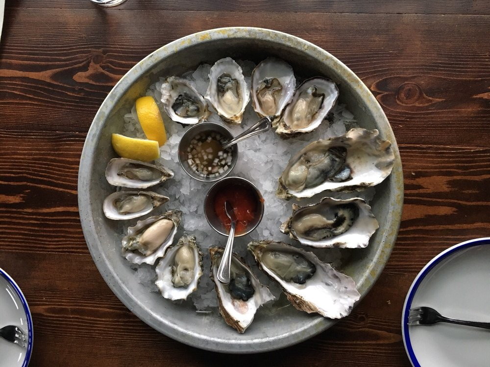 Dozen oysters, ice, cocktail sause, WA Oysters